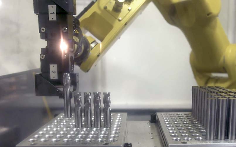 Robotic arm autmating manufacturing cells